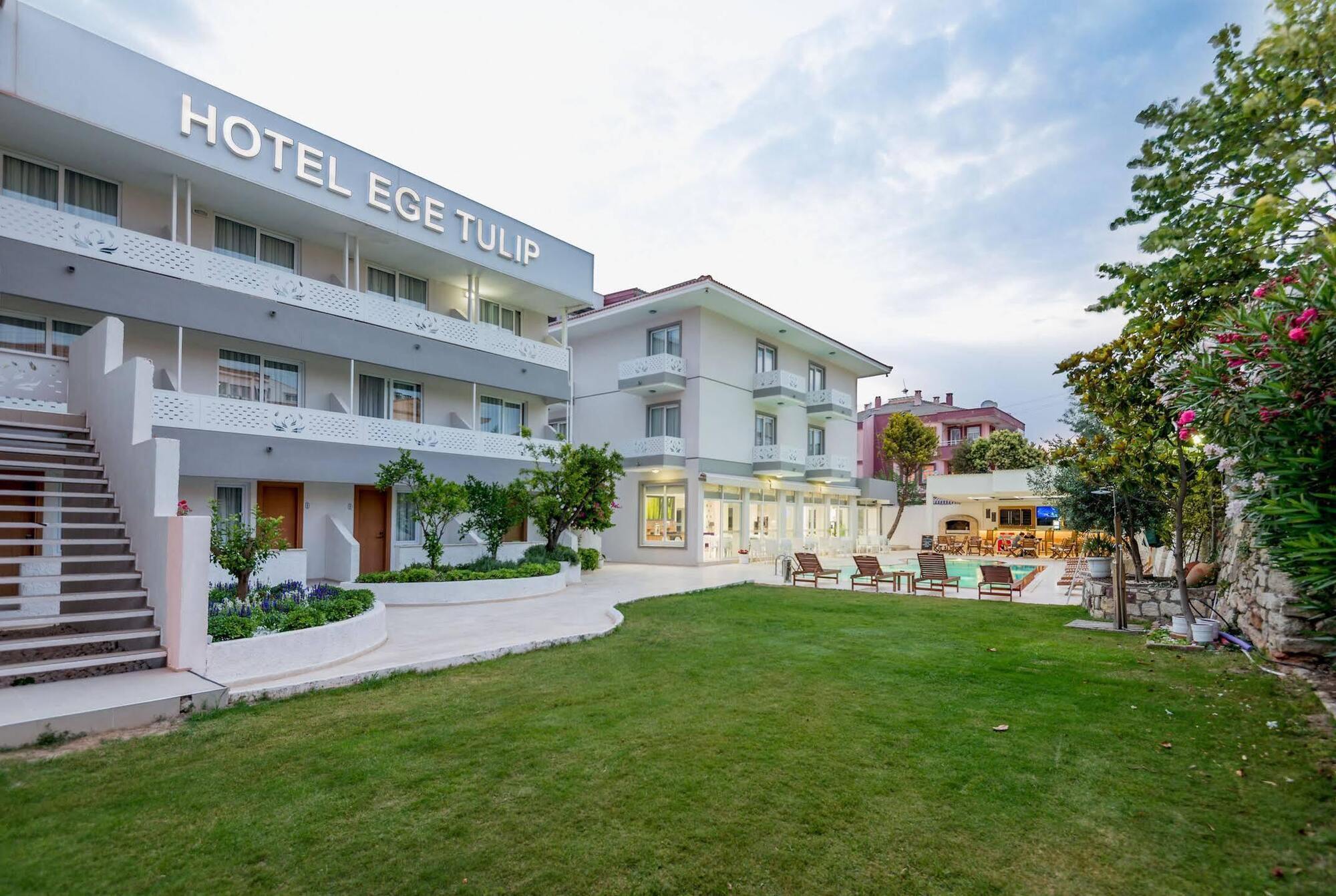 Ege Tulip Cesme Hotel ภายนอก รูปภาพ